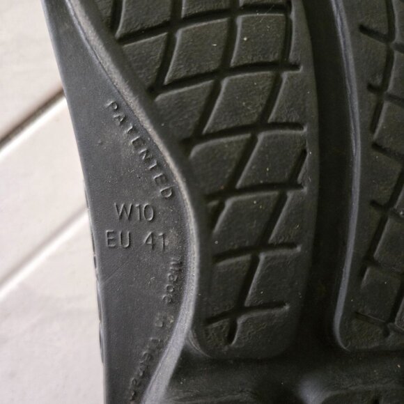 Oofos Oohlala Luxe Thong Sandals 10 - Picture 6 of 6